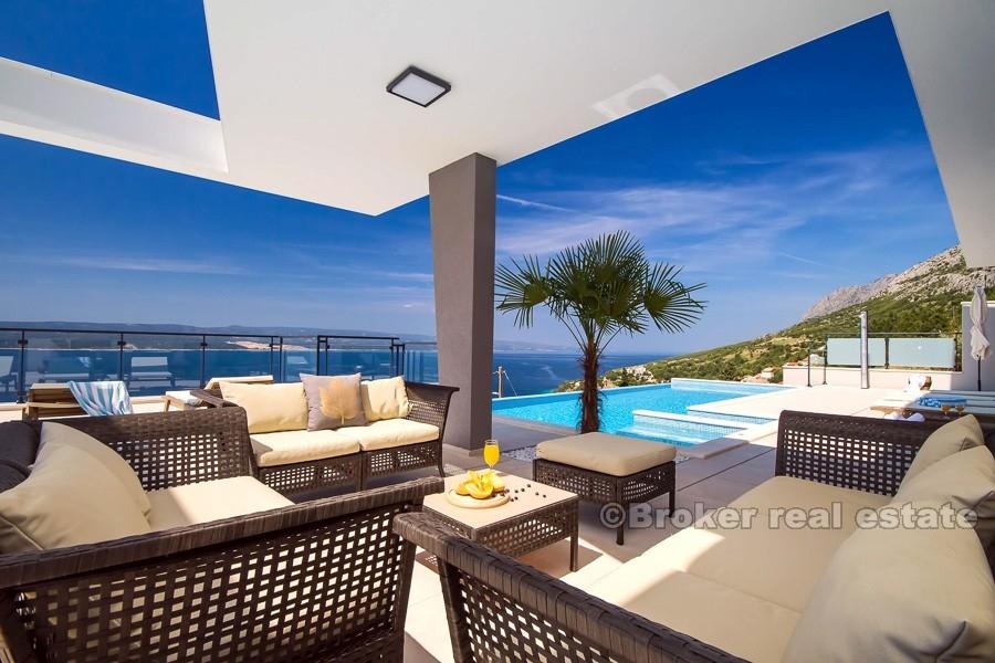 Villa moderne avec piscine et vue mer, à vendre
