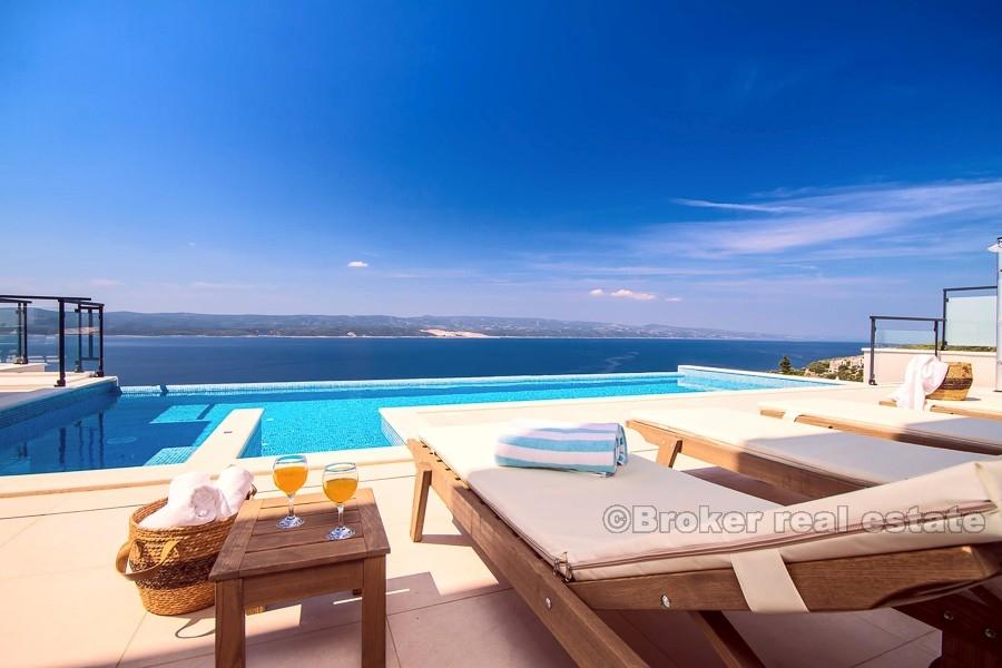 Villa moderne avec piscine et vue mer, à vendre