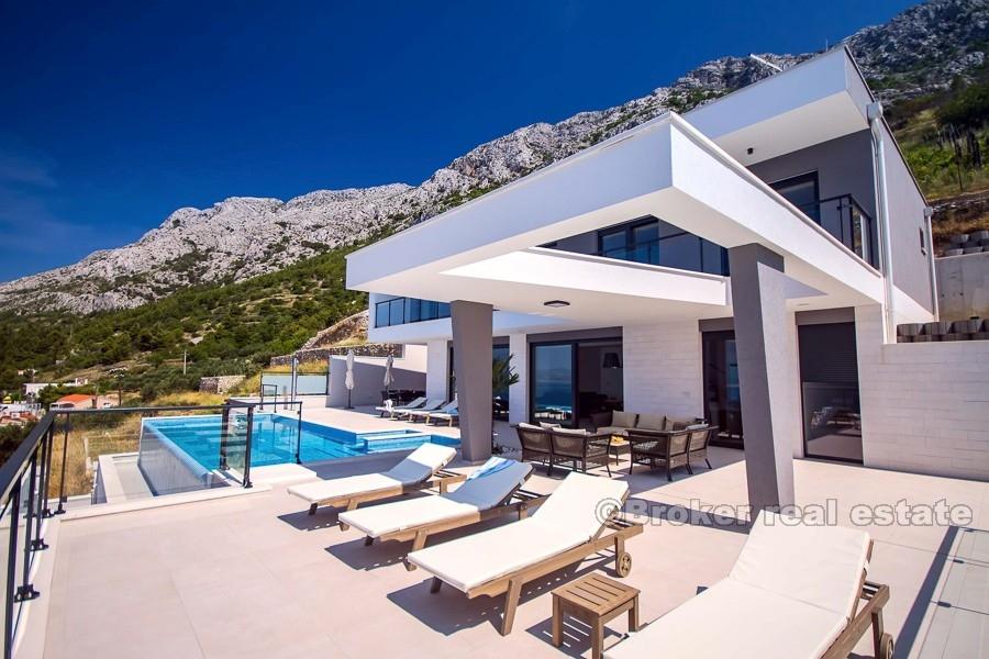 Villa moderne avec piscine et vue mer, à vendre