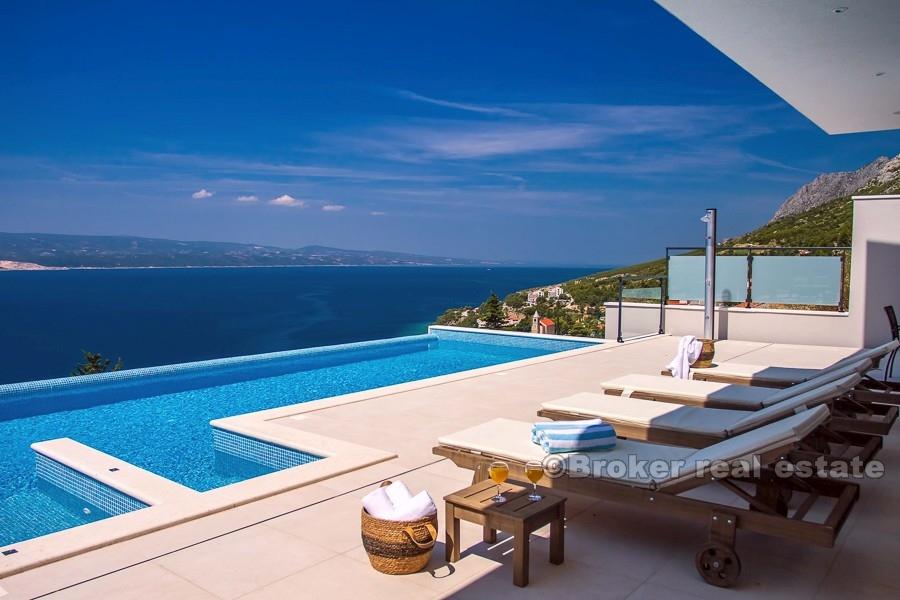 Villa moderne avec piscine et vue mer, à vendre