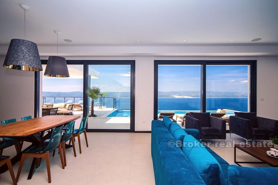 Villa moderne avec piscine et vue mer, à vendre