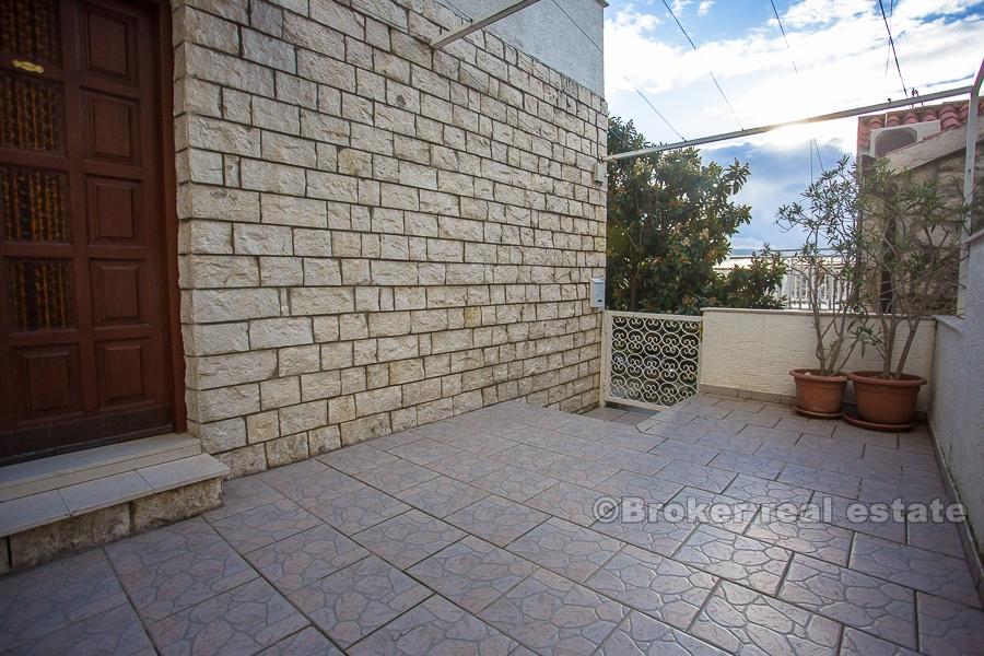 Appartamento con due camere da letto con vista mare parziale, in vendita