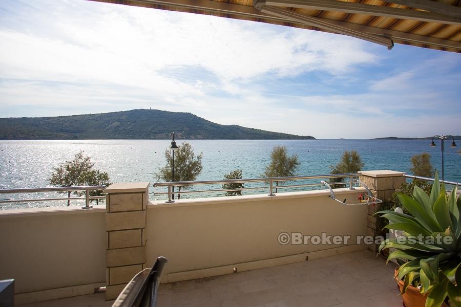 Maison en pierre, front de mer, à vendre