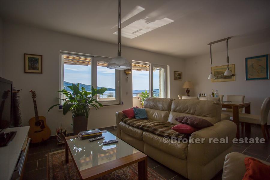 Maison en pierre, front de mer, à vendre