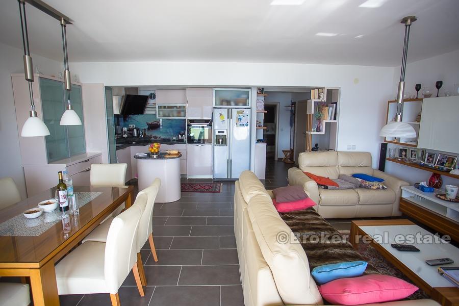 Maison en pierre, front de mer, à vendre