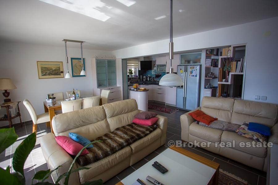 Maison en pierre, front de mer, à vendre