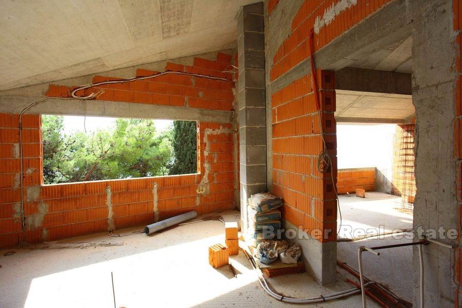 Unfinished house first row to the sea