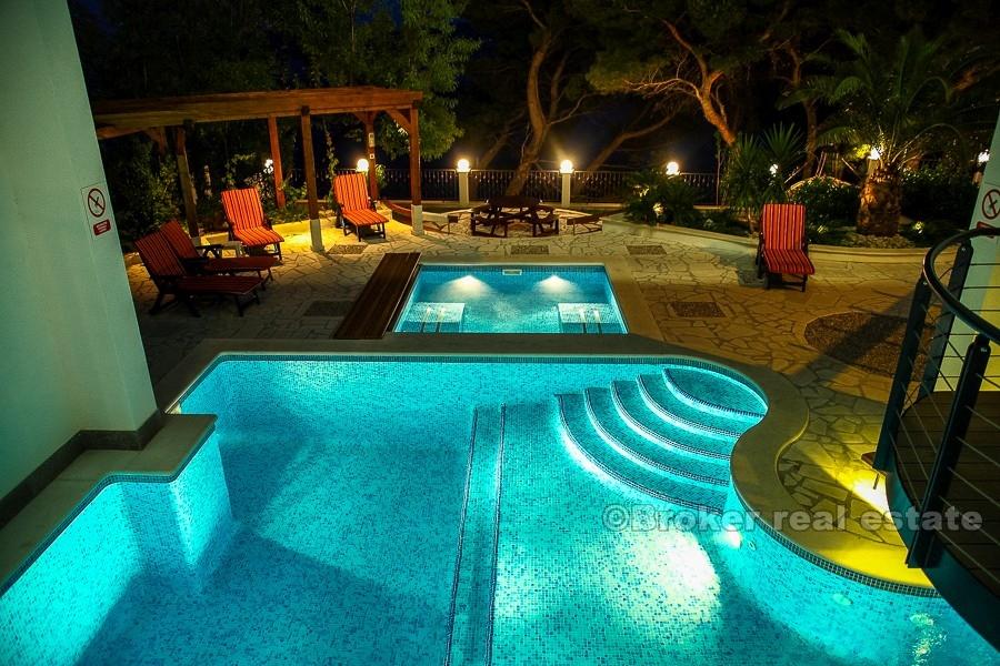 Villa con piscina, in vendita