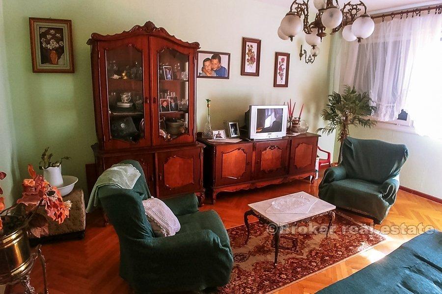 Apartment in Sucidar mit Meerblick, zu verkaufen