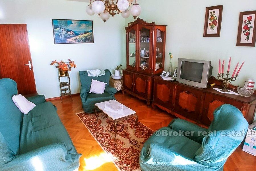 Apartment in Sucidar mit Meerblick, zu verkaufen