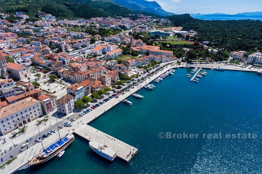 Duplex leilighet i et steinhus, til salgs