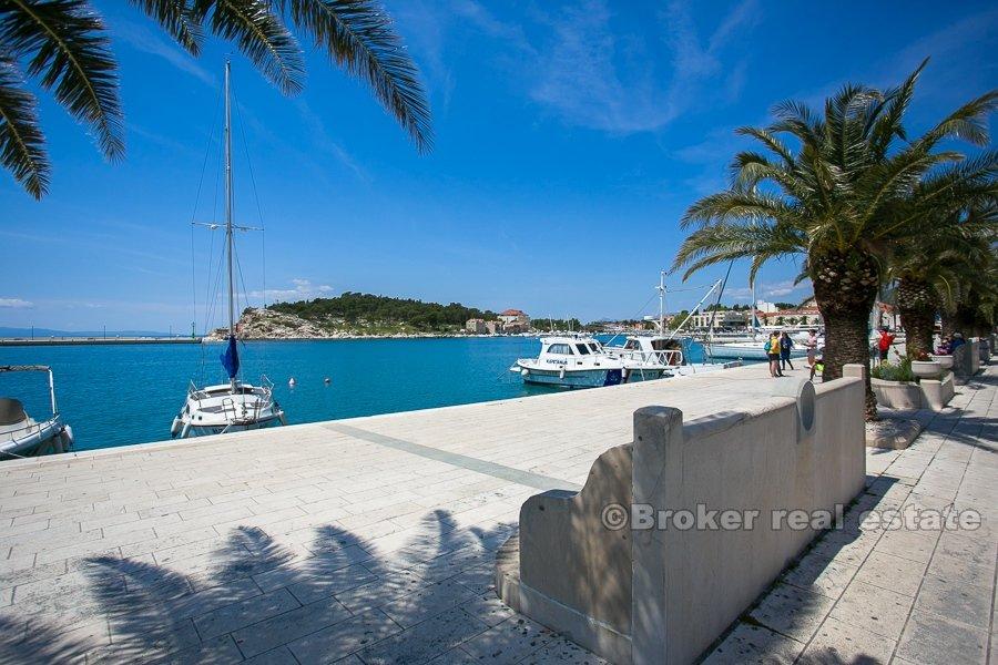 Duplex leilighet i et steinhus, til salgs