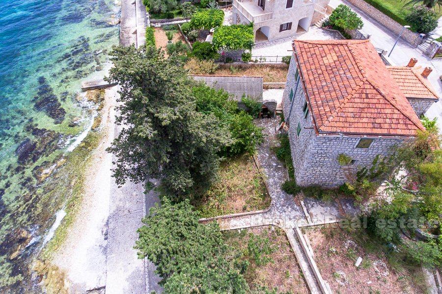 Vecchia villa rubata, lungomare, in vendita