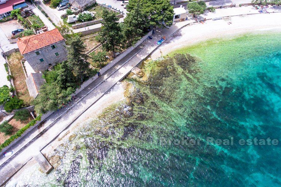 Vecchia villa rubata, lungomare, in vendita