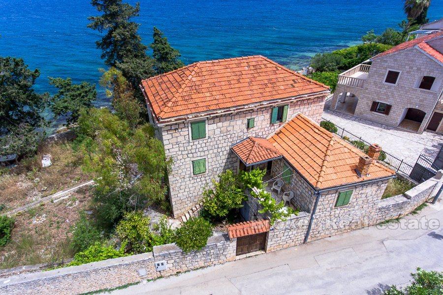 Vecchia villa rubata, lungomare, in vendita