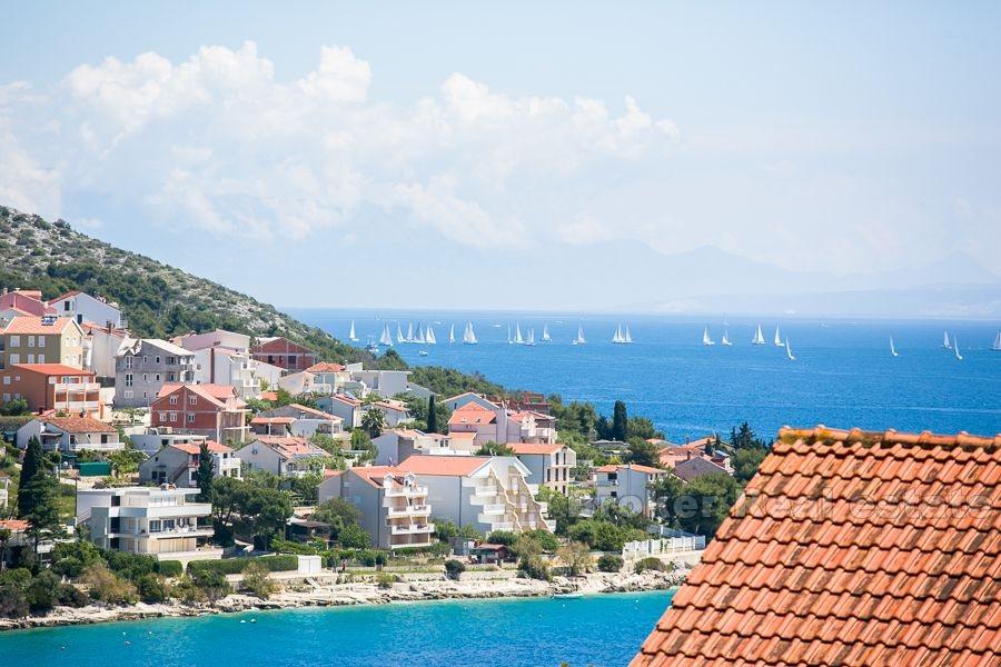 Nice two bedroom apartment overlooking the sea