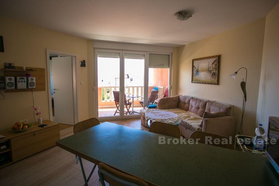 Bel appartement de deux chambres avec vue sur la mer