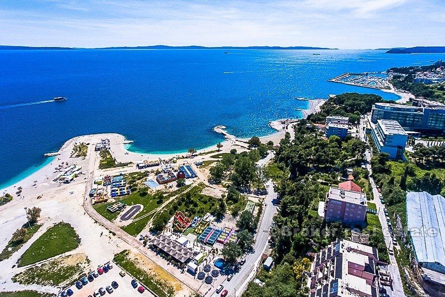 Appartement de trois chambres dans le nouveau bâtiment à Znjan, vente