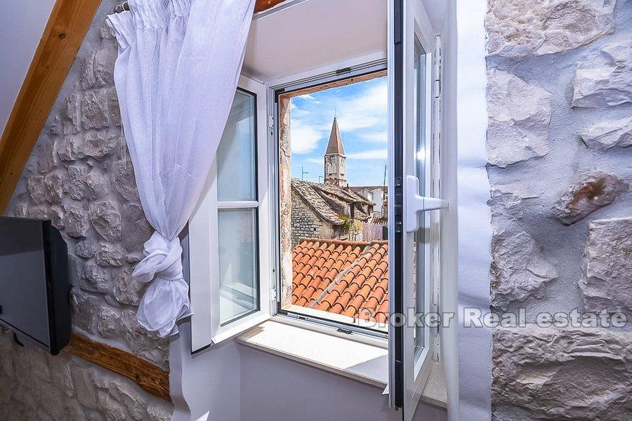 Renovirana kamena kuća, na prodaju
