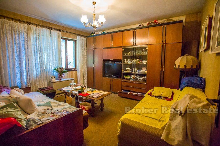 Maison inachevée avec vue sur la mer, à vendre