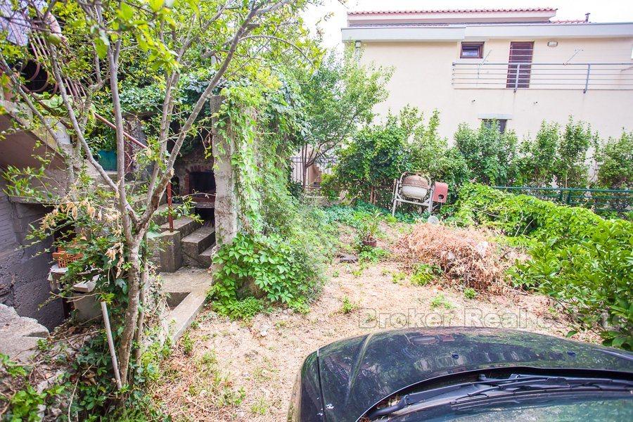 Maison inachevée avec vue sur la mer, à vendre