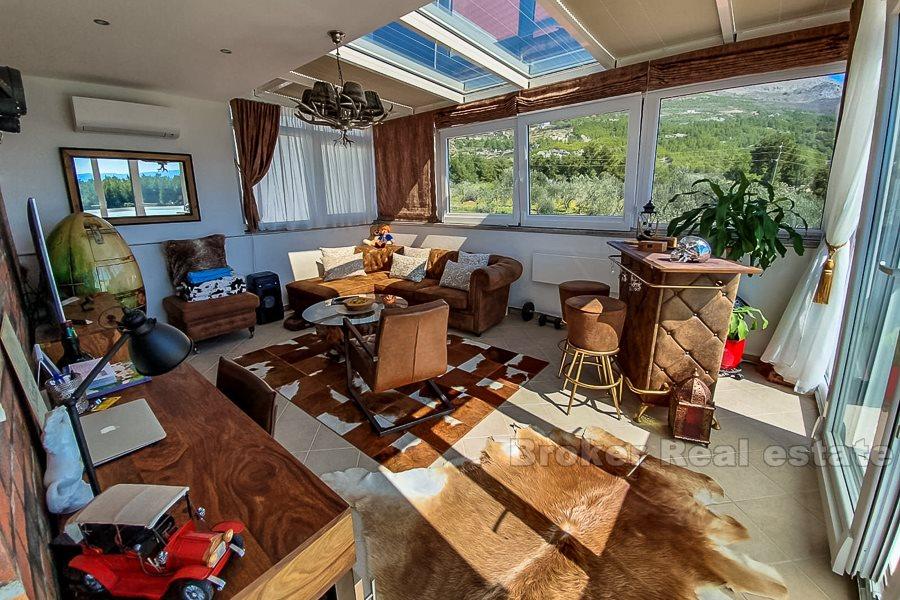 Attractive 3-bedroom apartment, Podstrana, for sale
