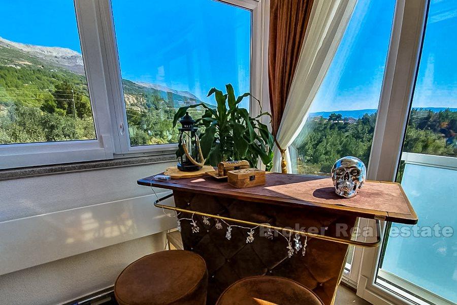 Attractive 3-bedroom apartment, Podstrana, for sale