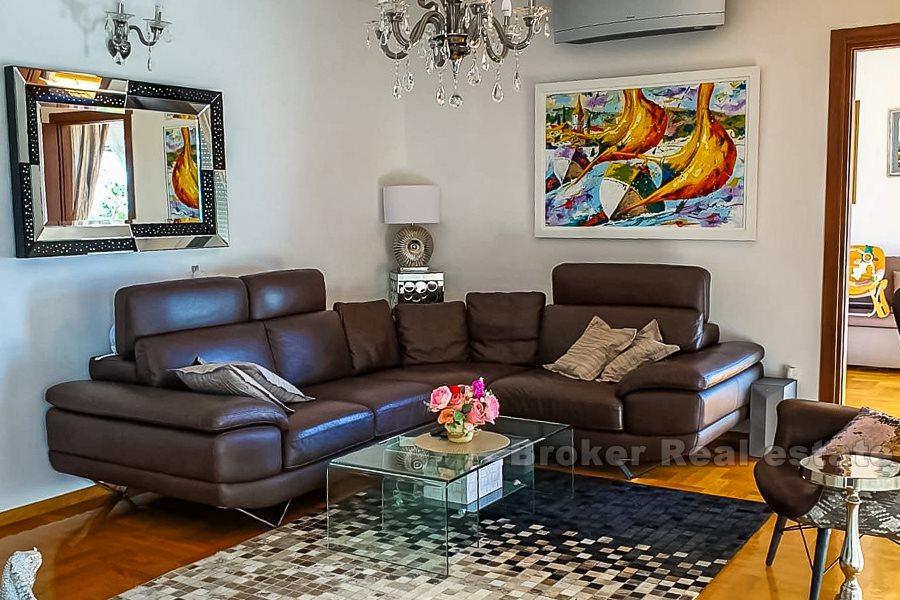 Attractive 3-bedroom apartment, Podstrana, for sale
