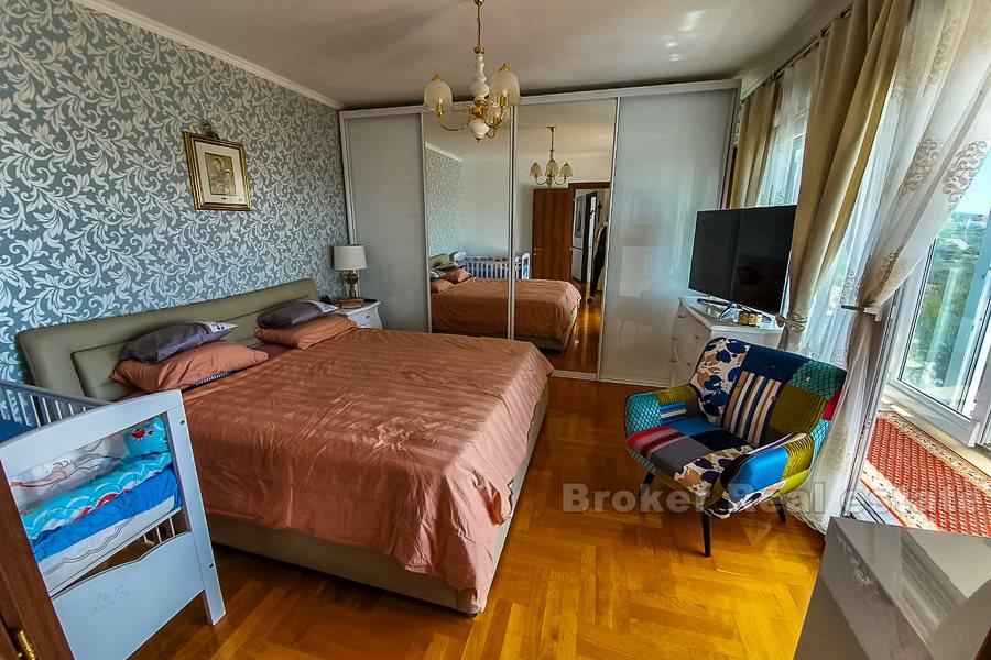 Na sprzedaż atrakcyjny apartament z 3 sypialniami, Podstrana