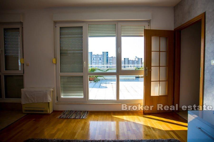 Penthouse z widokiem na morze, na sprzedaż