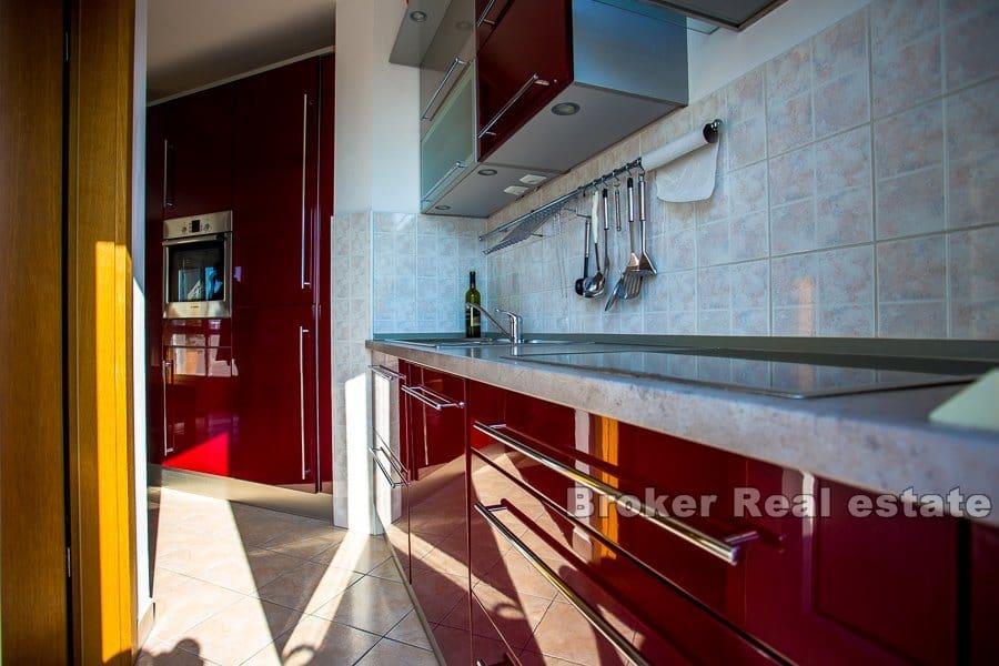 Penthouse avec vue sur la mer, à vendre