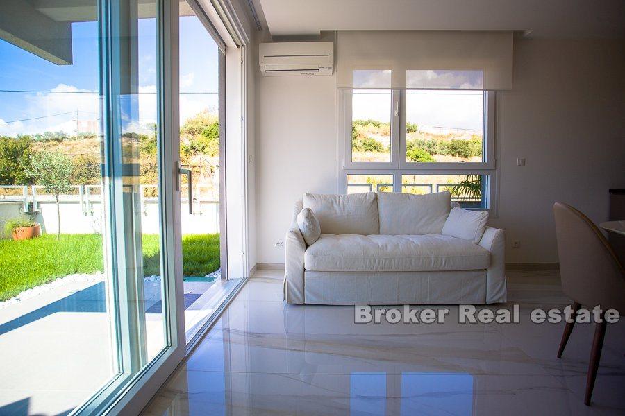 Moderno appartamento con vista mare, in affitto