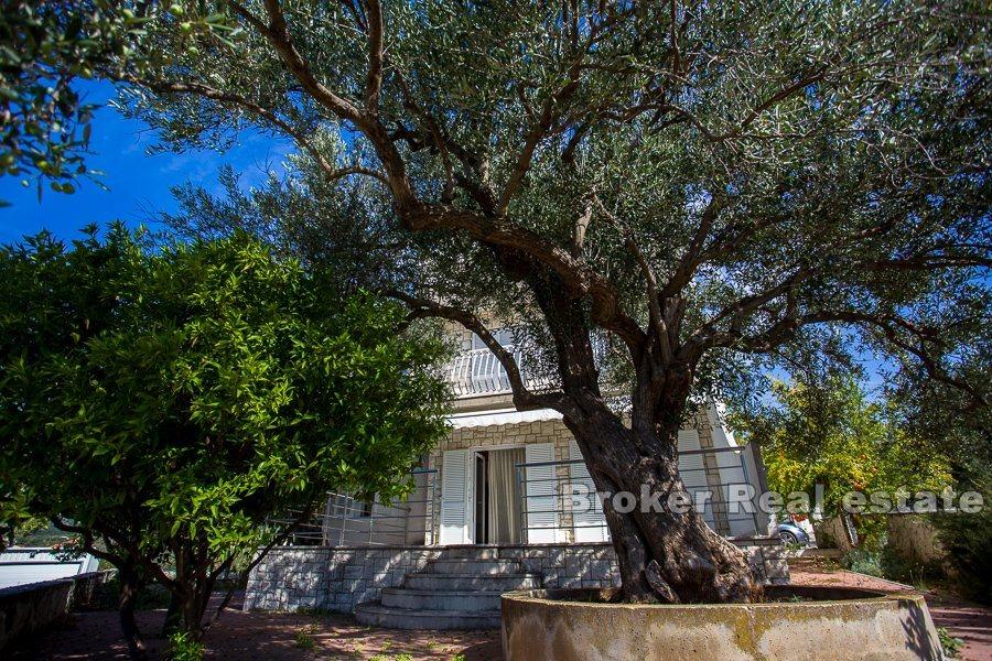 Detached house with sea view, for sale