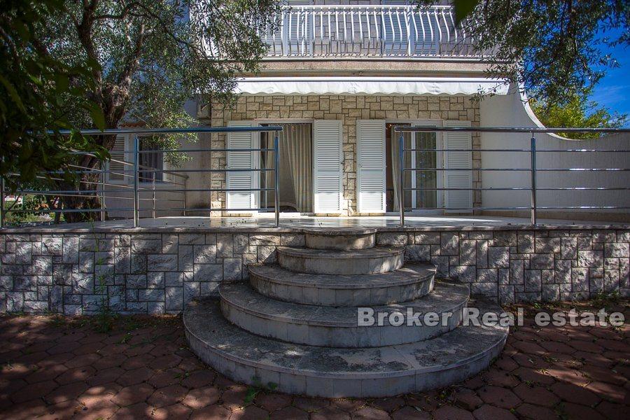 Detached house with sea view, for sale