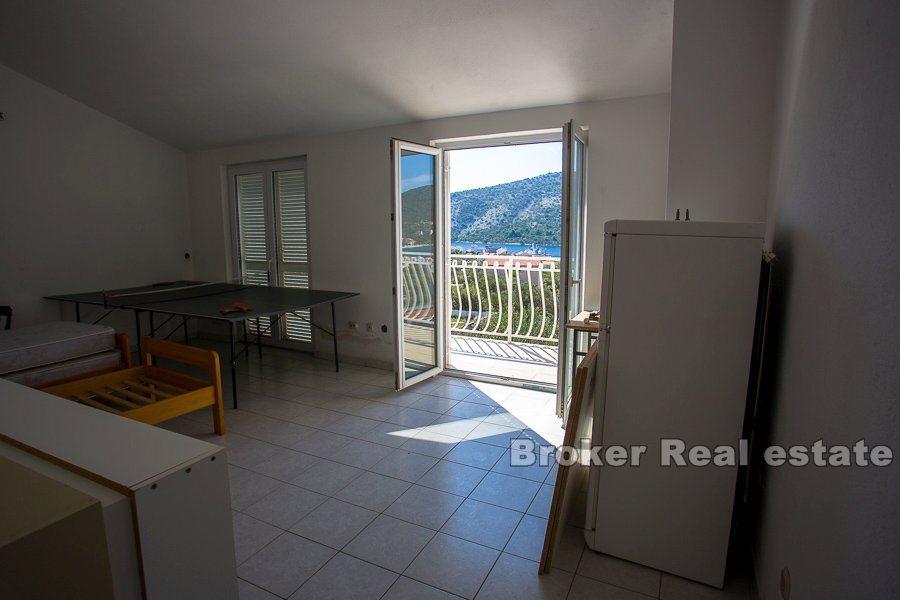 Detached house with sea view, for sale