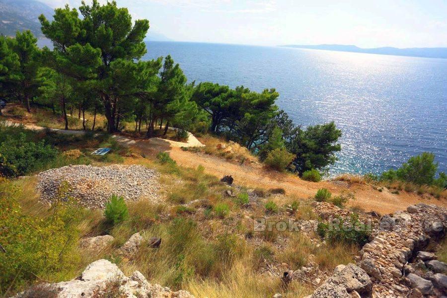Terrain à bâtir sur la Riviera d'Omis, première rangée de la mer