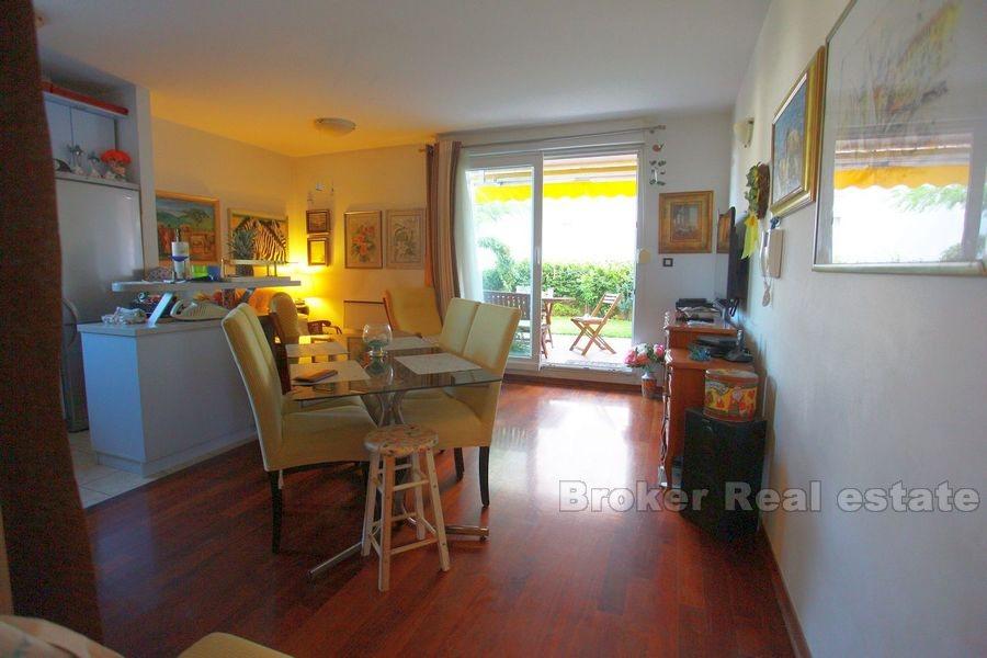 Brda, Zwei-Zimmer-Wohnung mit Garten und Garage