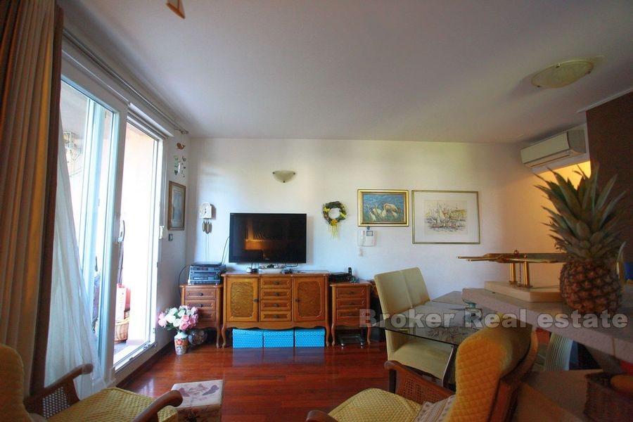 Брда, трехкомнатная квартира с садом и гаражом