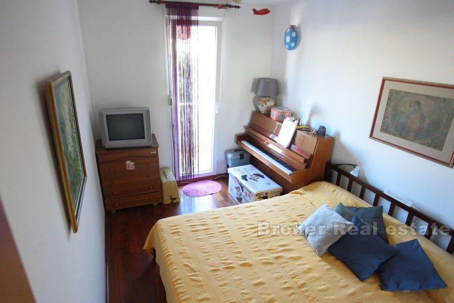 Брда, трехкомнатная квартира с садом и гаражом