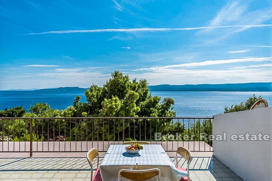 Casa indipendente con eccellente vista mare, in vendita