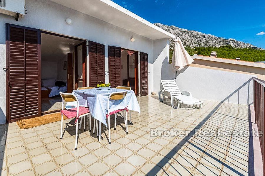 Casa indipendente con eccellente vista mare, in vendita