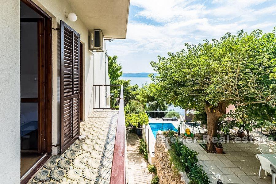 Casa indipendente con eccellente vista mare, in vendita