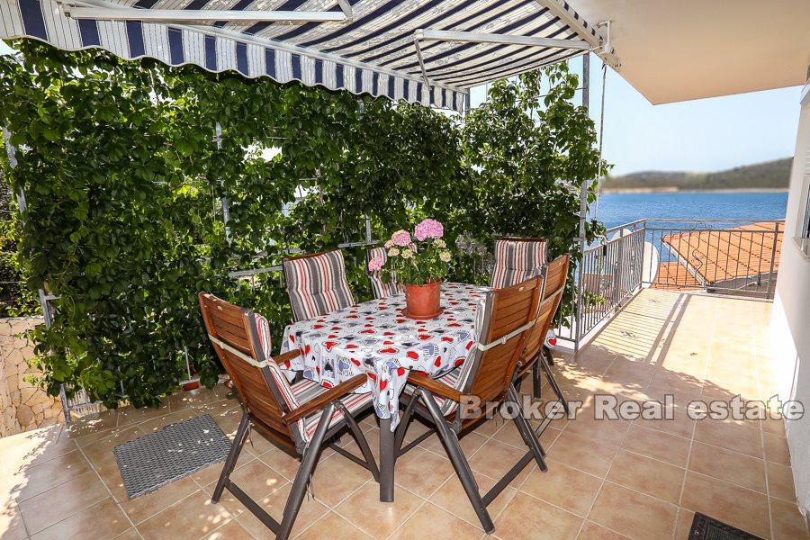 Casa indipendente con vista mare