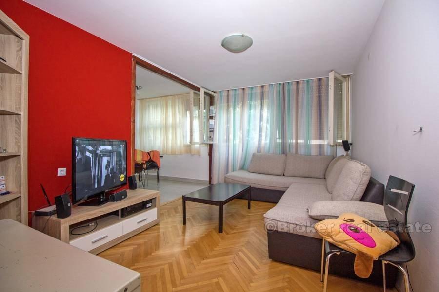 Drei Zimmer Wohnung in der Nähe der Stadt, zum Verkauf