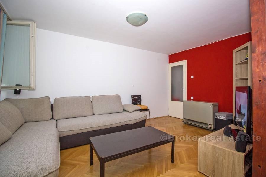 Drei Zimmer Wohnung in der Nähe der Stadt, zum Verkauf