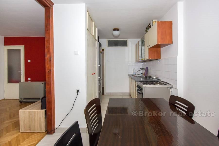 Tre roms leilighet nær sentrum, til salgs