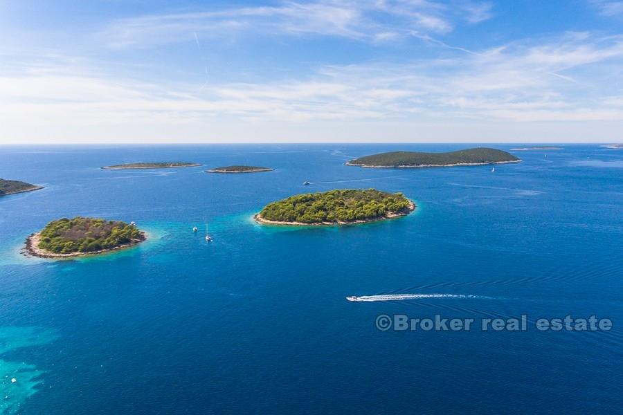 Building land with a beautiful view of the sea, for sale