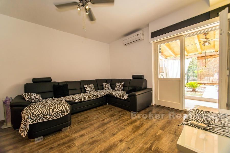 Ett sovrum renoverat lägenhet