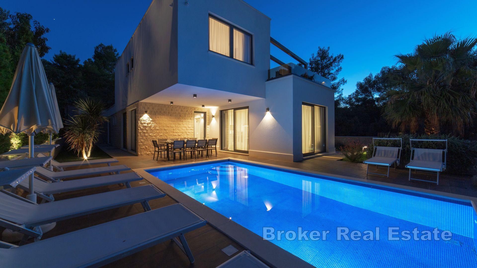 Villa di lusso, seconda fila dal mare