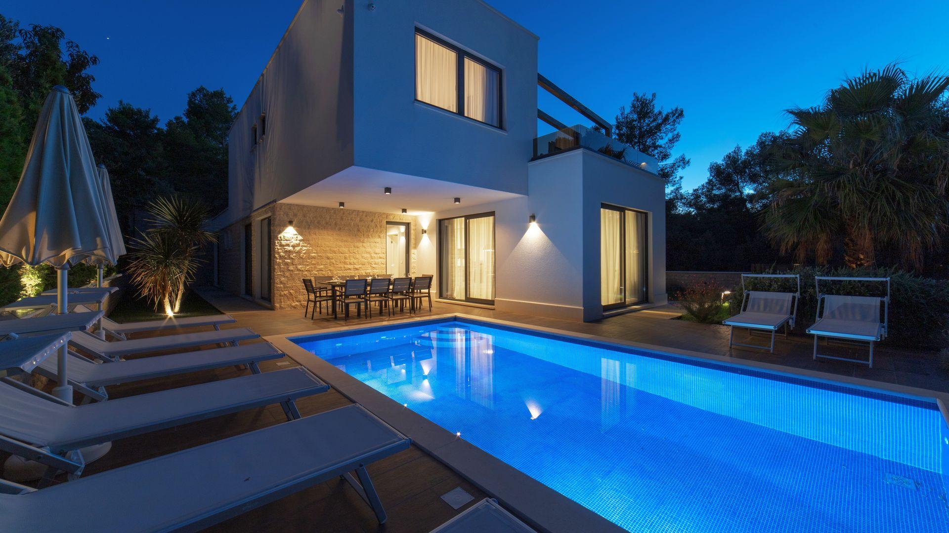 Villa di lusso, seconda fila dal mare